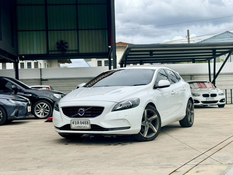 Volvo V40 2014 2.0 T5 R-Limited Sedan เบนซิน ไม่ติดแก๊ส เกียร์อัตโนมัติ ขาว