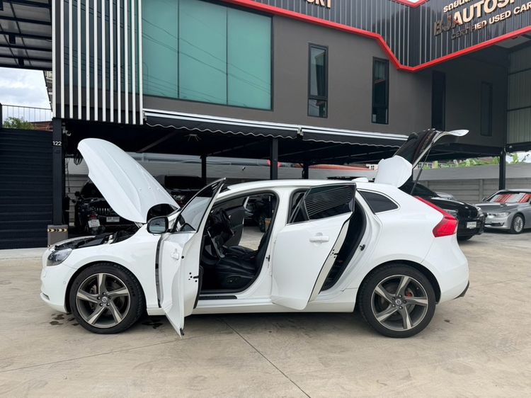 รถ Volvo V40 2.0 T5 R-Limited สี ขาว