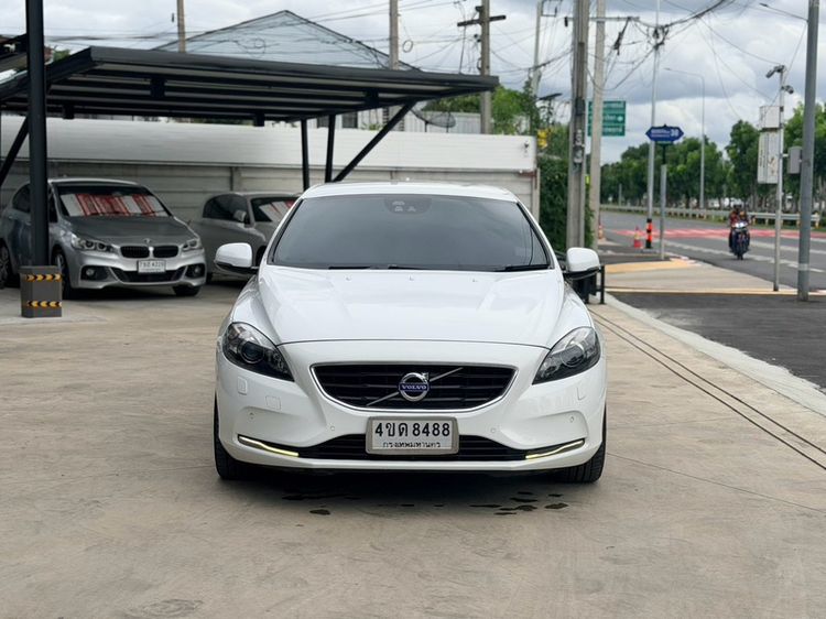 รถ Volvo V40 2.0 T5 R-Limited สี ขาว