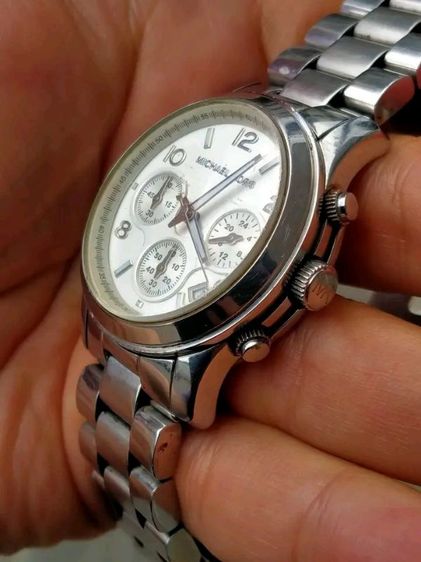 นาฬิกา Michael kors ถ่านสภาพดี เดินดี ใช้งานปกติเครื่อง eta (สีดำ) รูปที่ 3