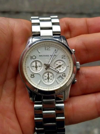 ขาว นาฬิกา Michael kors ถ่านสภาพดี เดินดี ใช้งานปกติเครื่อง eta (สีดำ)