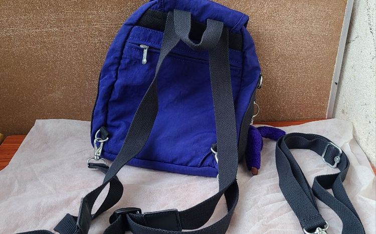 💜 [มือสองสภาพสวย] Kipling Firefly 3-in-1 Backpack - สีม่วงเข้ม 💜(​ปรับเปลี่ยนทรงได้ 3 แบบ (เป้สะพายหลัง/สะพายข้าง/ถือ)+พวงกุญแจลิงสีม่วง รูปที่ 4