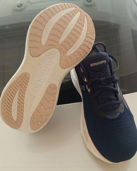 ขาย Saucony Triump 23 นิยม size 40.5/255cm ของแท้ 100% เบานุ่ม สภาพสวย รูปที่ 4