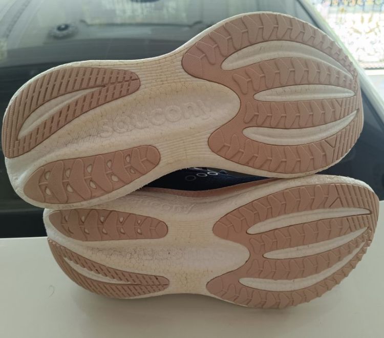 ขาย Saucony Triump 23 นิยม size 40.5/255cm ของแท้ 100% เบานุ่ม สภาพสวย รูปที่ 7