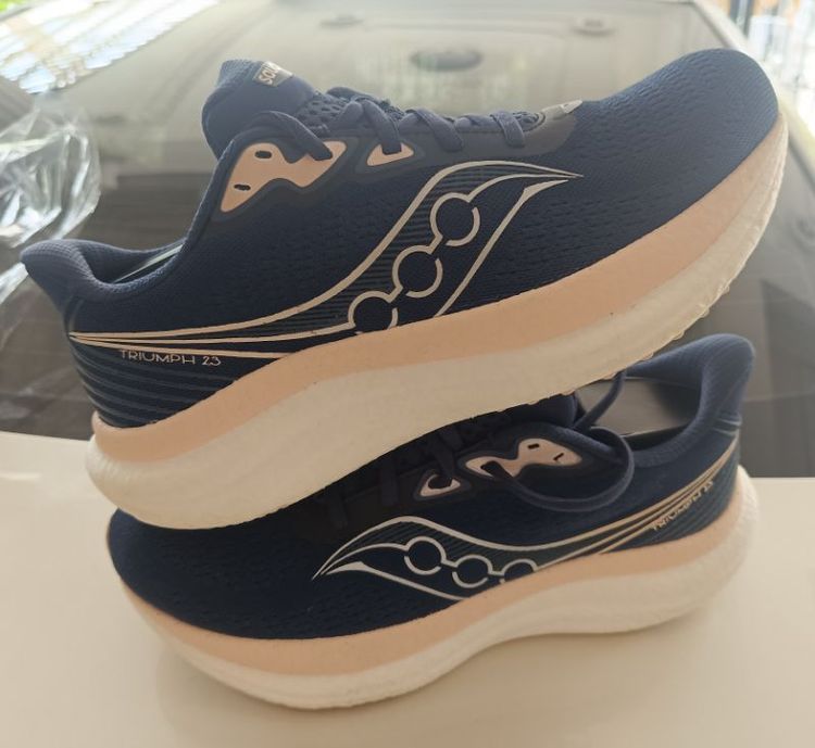 ขาย Saucony Triump 23 นิยม size 40.5/255cm ของแท้ 100% เบานุ่ม สภาพสวย รูปที่ 2