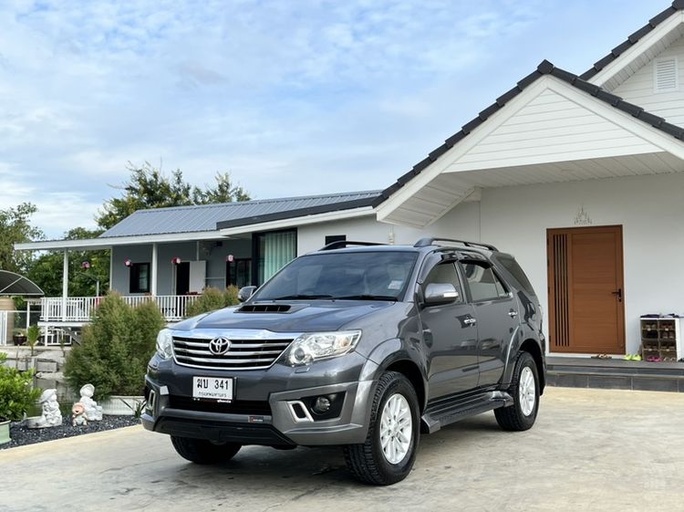 รถ Toyota Fortuner 3.0 V 4WD สี เทา