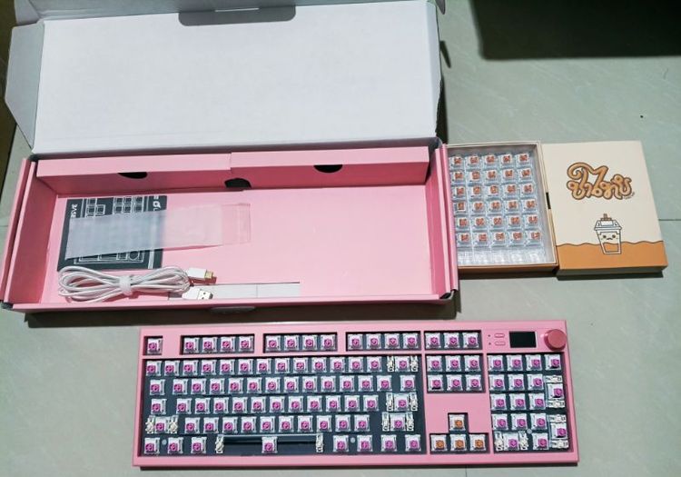 ขายLOGA GAMING KEYBOARD TRI-MODE SIZE 98% BASE 104_STRAWBERRY CHEESE CAKE (GMK-001649) รูปที่ 6