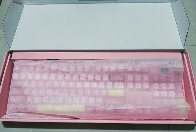 ขายLOGA GAMING KEYBOARD TRI-MODE SIZE 98% BASE 104_STRAWBERRY CHEESE CAKE (GMK-001649) รูปที่ 2