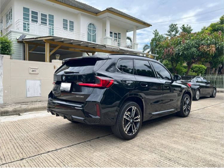 BMW X1 2025 2.0 sDrive20i M Sport Utility-car เบนซิน ไม่ติดแก๊ส เกียร์อัตโนมัติ ดำ รูปที่ 3