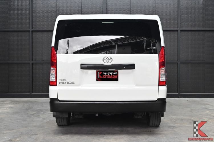 Toyota Hiace 2021 2.8 economy Van ดีเซล ไม่ติดแก๊ส เกียร์ธรรมดา ขาว รูปที่ 4