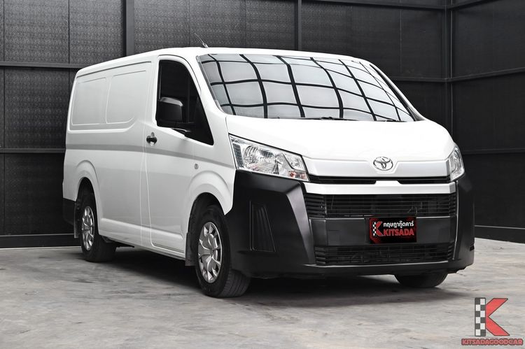 Toyota Hiace 2021 2.8 economy Van ดีเซล ไม่ติดแก๊ส เกียร์ธรรมดา ขาว