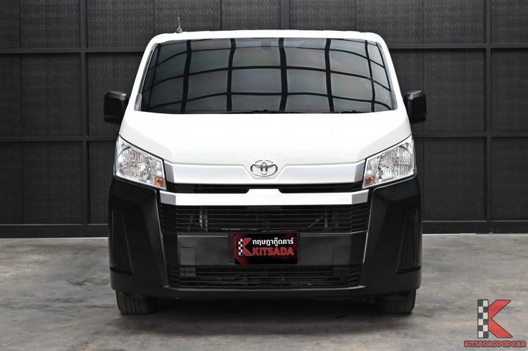 Toyota Hiace 2021 2.8 economy Van ดีเซล ไม่ติดแก๊ส เกียร์ธรรมดา ขาว รูปที่ 2