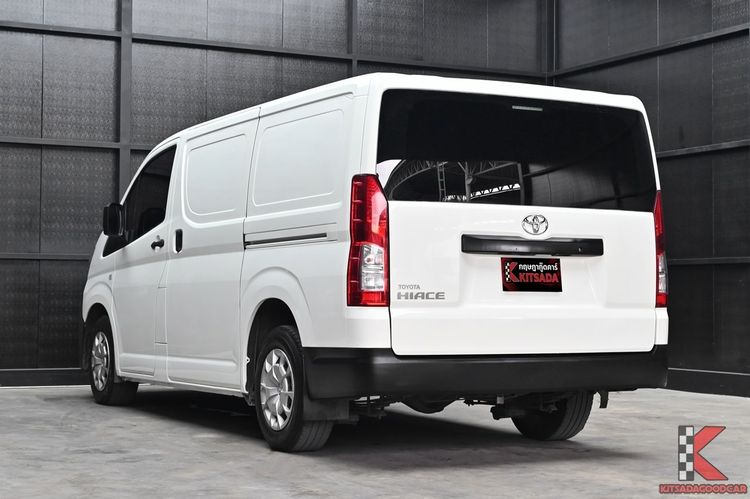 Toyota Hiace 2021 2.8 economy Van ดีเซล ไม่ติดแก๊ส เกียร์ธรรมดา ขาว รูปที่ 3