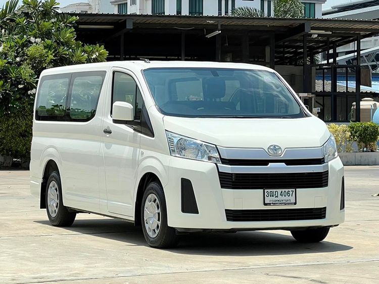 Toyota Hiace 2021 2.8 economy Van ดีเซล ไม่ติดแก๊ส เกียร์ธรรมดา ขาว