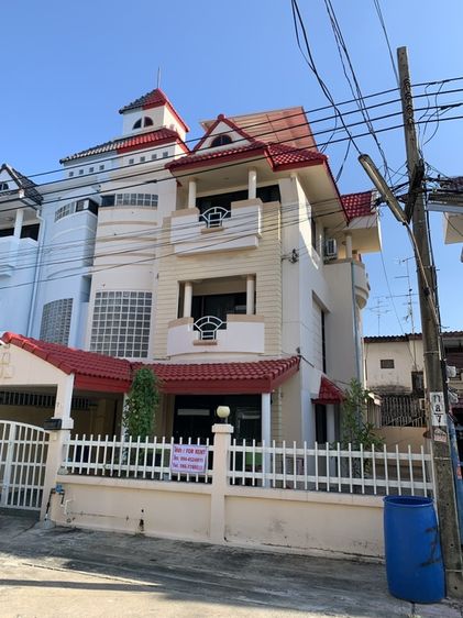 ตกแต่งครบ ไม่ใช่ ขายบ้านแฝดพร้อมผู้เช่า 37 ตรว. เขตพระโขนง สุขุมวิท 101/1
