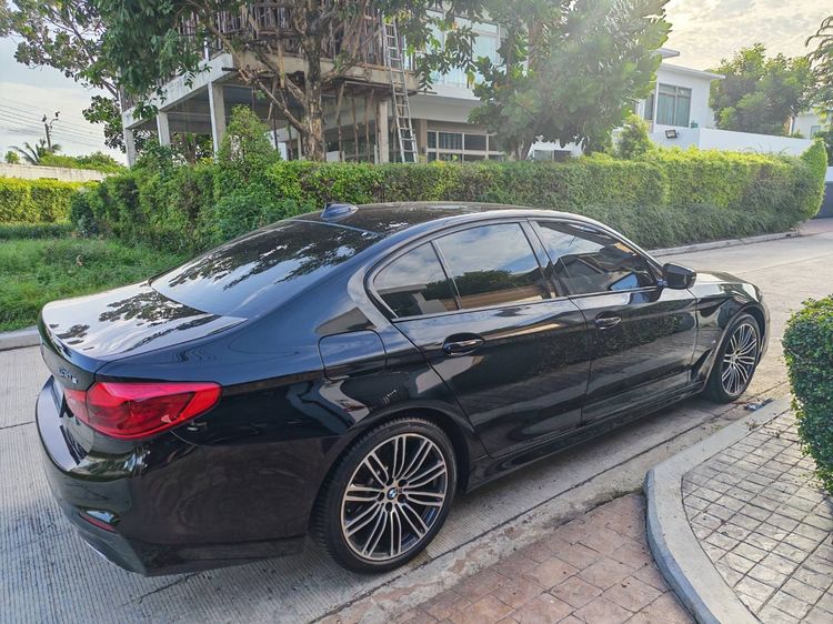 BMW Series 5 2020 530e Sedan ปลั๊กอินไฮบริด (PHEV) ไม่ติดแก๊ส เกียร์อัตโนมัติ ดำ รูปที่ 4