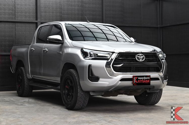 รถ Toyota Hilux Revo 2.4 Prerunner E สี บรอนซ์เงิน