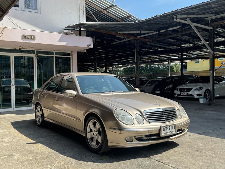 รถ Mercedes-Benz E-Class E240 สี บรอนซ์ทอง