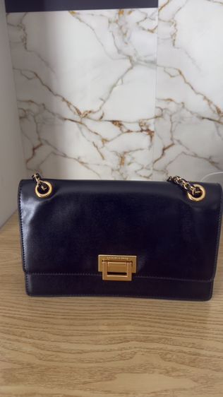 กระเป๋า Charles & KEITH