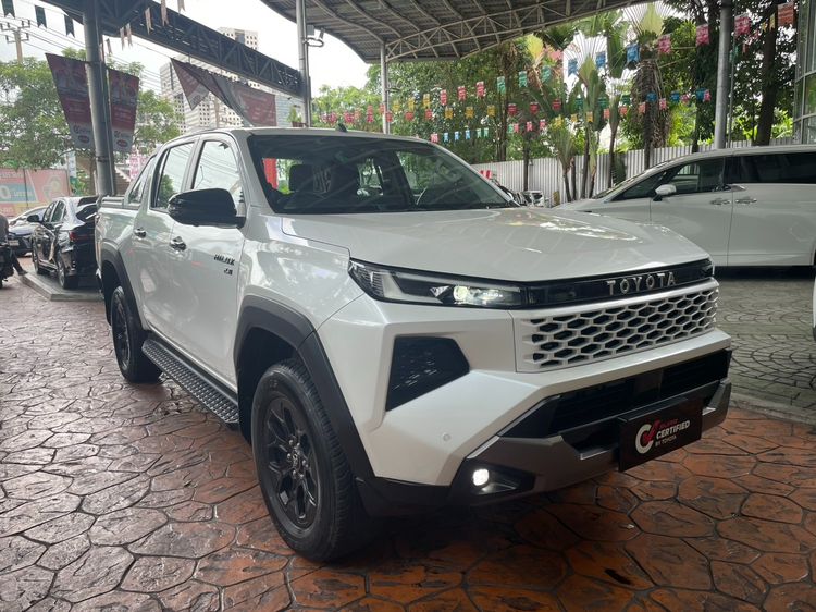 Toyota Hilux Travo 2025 Double Cab 2.8 Overland Plus Pickup ดีเซล ไม่ติดแก๊ส เกียร์อัตโนมัติ ขาว