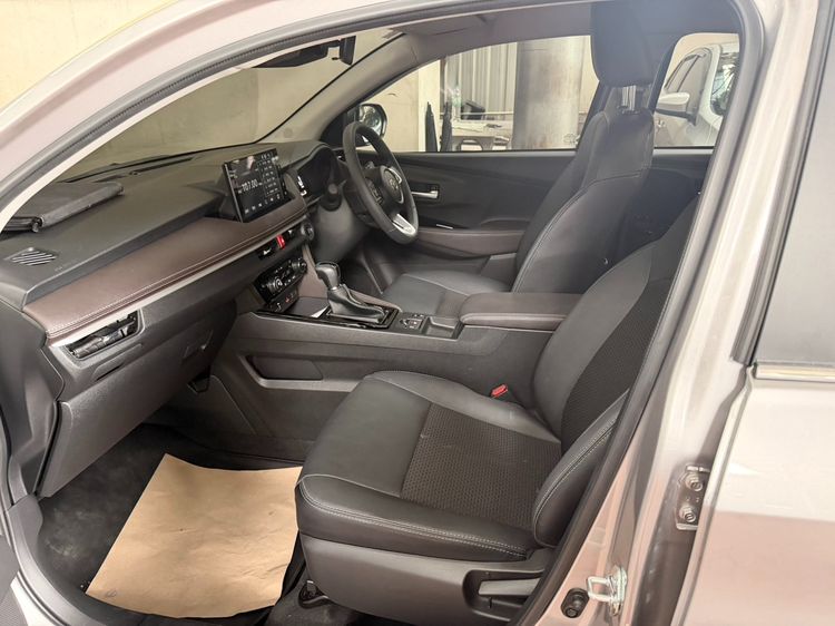 Toyota Yaris ATIV 2025 1.2 Premium Sedan เบนซิน ไม่ติดแก๊ส เกียร์อัตโนมัติ เทา รูปที่ 3