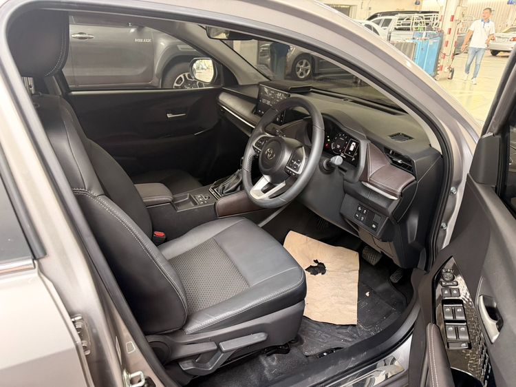 Toyota Yaris ATIV 2025 1.2 Premium Sedan เบนซิน ไม่ติดแก๊ส เกียร์อัตโนมัติ เทา รูปที่ 2