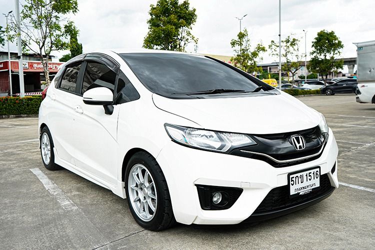 Honda Jazz 2016 1.5 SV Sedan เบนซิน ไม่ติดแก๊ส เกียร์อัตโนมัติ ขาว รูปที่ 3