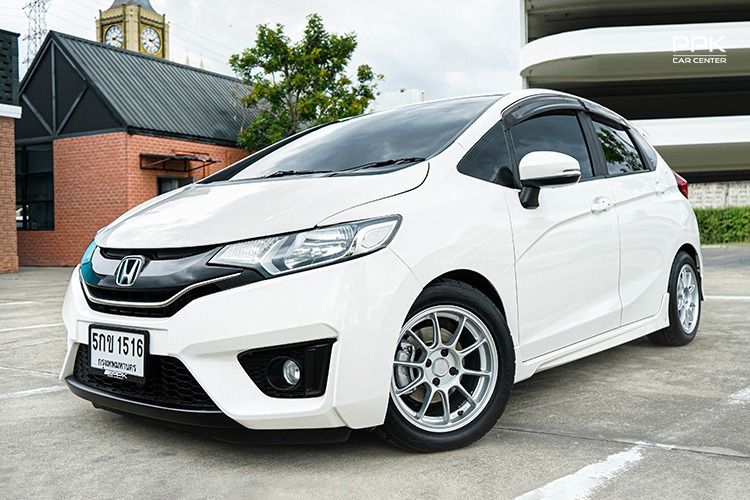 รถ Honda Jazz 1.5 SV สี ขาว