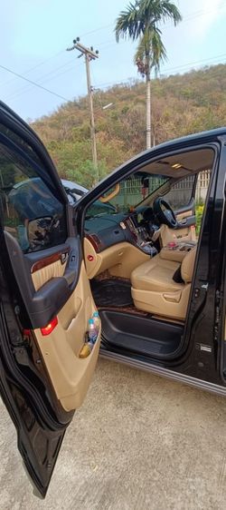 Hyundai H-1  2013 2.5 GRAND STAREX Van ดีเซล ไม่ติดแก๊ส เกียร์อัตโนมัติ ดำ รูปที่ 2