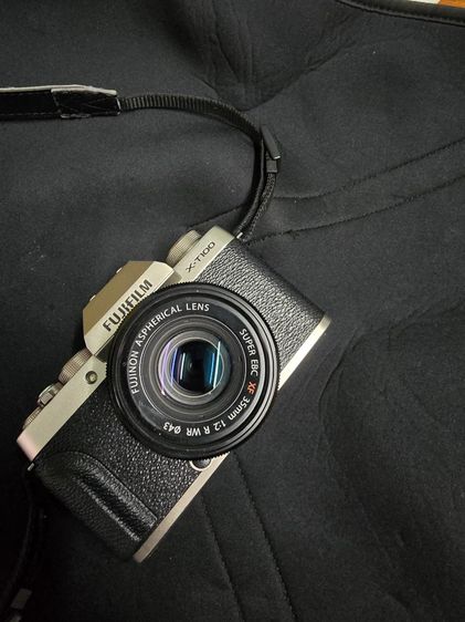 ขายกล้องfuji xt100 พร้อมเลนส์  XF 35mm f/2 R WR
