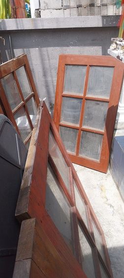 หน้าต่างไม้สักเก่า ขนาด70×110 มี 7 บาน/(บานละ380)