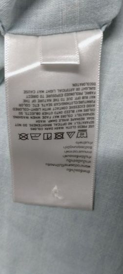 เสื้อเชิ้ตแขนยาวสีฟ้าอ่อนจาก Uniqlo รูปที่ 6