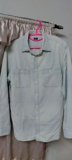เสื้อเชิ้ตแขนยาวสีฟ้าอ่อนจาก Uniqlo รูปที่ 2