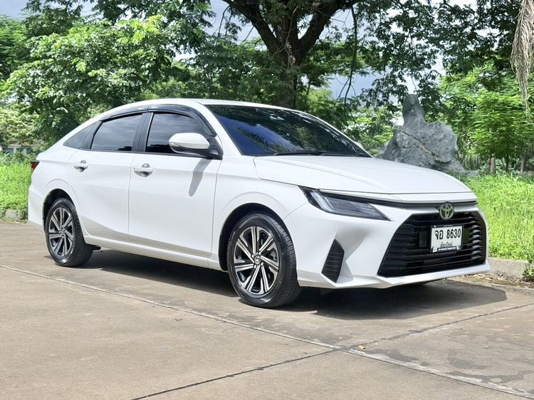 Toyota Yaris ATIV 2026 1.2 Smart Sedan เบนซิน เกียร์อัตโนมัติ ขาว รูปที่ 2