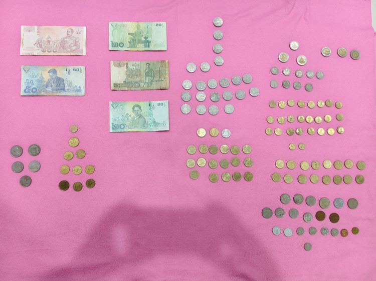 เหรียญไทย ขายเหมาเหรียญและธนบัตรที่สะสมไว้ของคุณแม่ค่ะ