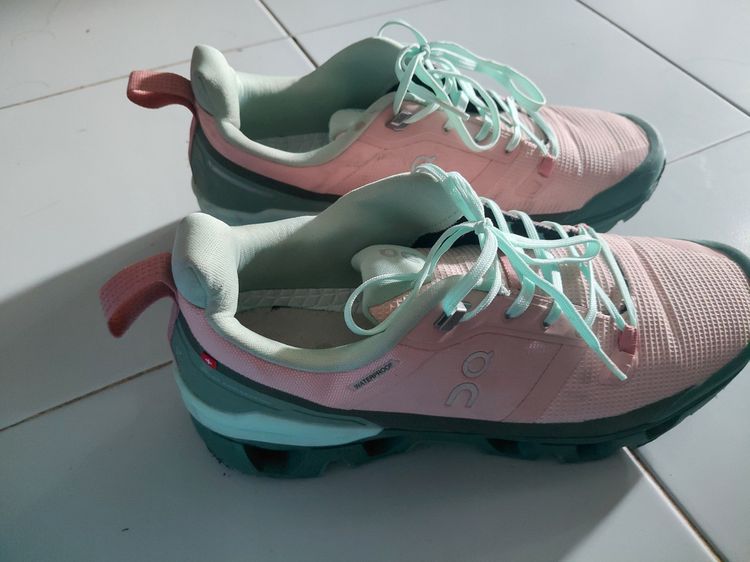                     รองเท้า On Cloudwander Waterproof สีชมพูอมส้ม