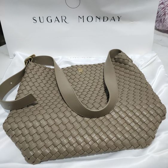 น้ำตาล กระเป๋าสานหนัง PU แบรนด์ SUGAR MONDAY