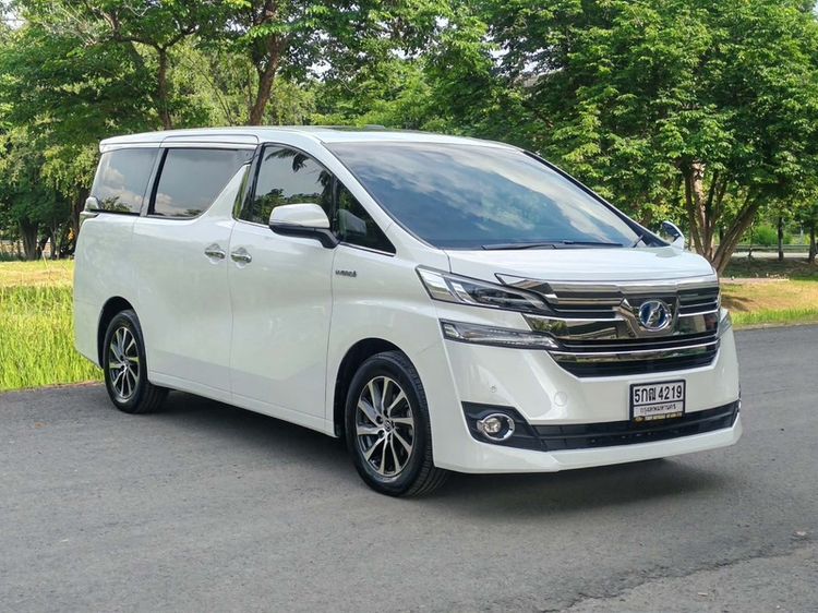 Toyota Vellfire 2015 2.5 HEV E-Four Van ปลั๊กอินไฮบริด (PHEV) ไม่ติดแก๊ส เกียร์อัตโนมัติ ขาว