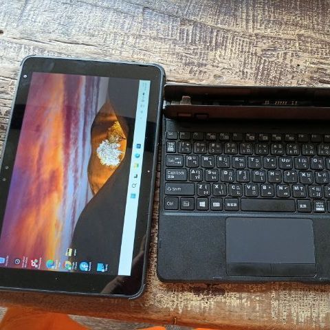 ยี่ห้ออื่นๆ 64 GB แท็ปเล็ตวินโดวส์ fujitsu arrows tab Q.5010