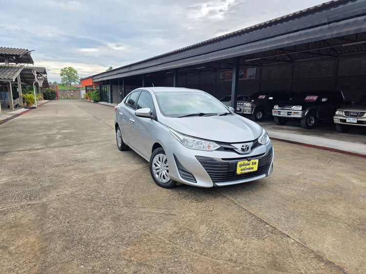 Toyota Yaris ATIV 2018 1.2 J Sedan เบนซิน ไม่ติดแก๊ส เกียร์อัตโนมัติ เทา