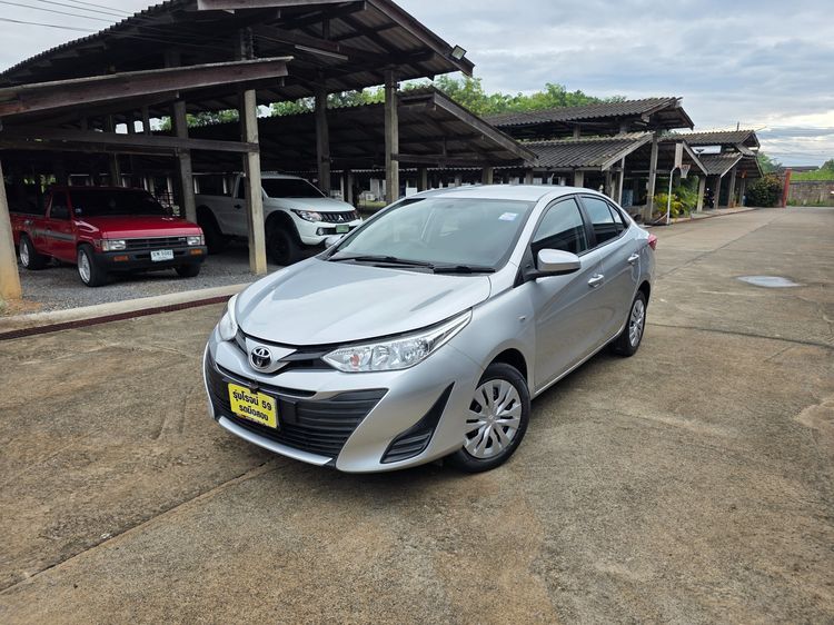 Toyota Yaris ATIV 2018 1.2 J Sedan เบนซิน ไม่ติดแก๊ส เกียร์อัตโนมัติ เทา รูปที่ 2