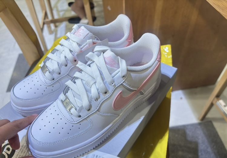 รองเท้า Nike