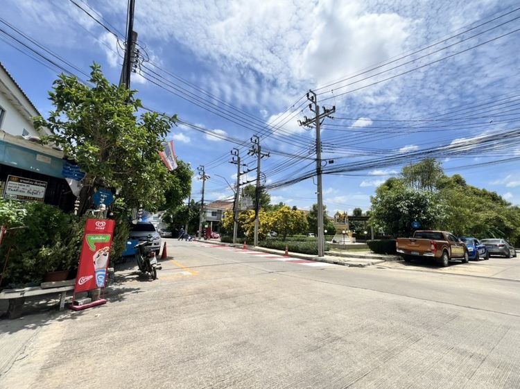 ขายด่วน บ้านหลังมุม พร้อมร้านชำ รูปที่ 2