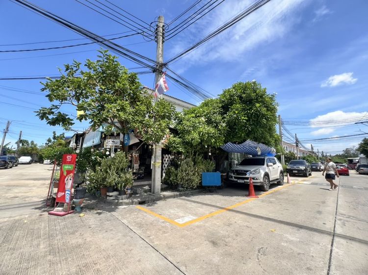 ขายด่วน บ้านหลังมุม พร้อมร้านชำ
