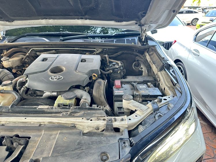 Toyota Fortuner 2023 2.8 GR Sport 4WD Utility-car ดีเซล ไม่ติดแก๊ส เกียร์อัตโนมัติ ขาว รูปที่ 3