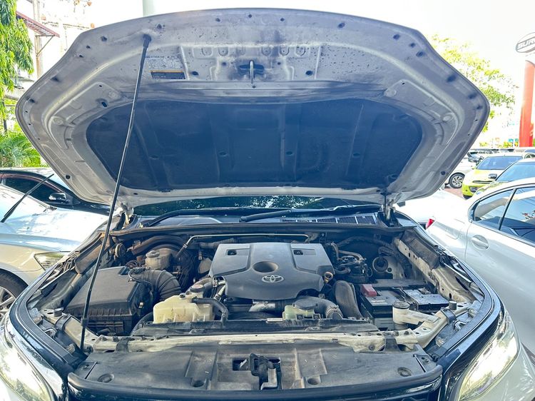 Toyota Fortuner 2023 2.8 GR Sport 4WD Utility-car ดีเซล ไม่ติดแก๊ส เกียร์อัตโนมัติ ขาว รูปที่ 2