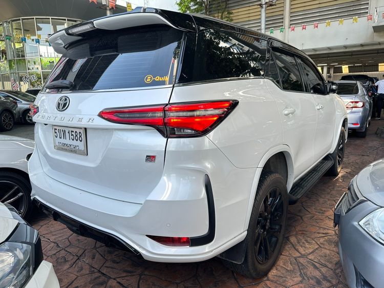 Toyota Fortuner 2023 2.8 GR Sport 4WD Utility-car ดีเซล ไม่ติดแก๊ส เกียร์อัตโนมัติ ขาว รูปที่ 4