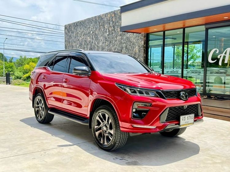 รถ Toyota Fortuner 2.8 GR Sport Black Top 4WD สี แดง