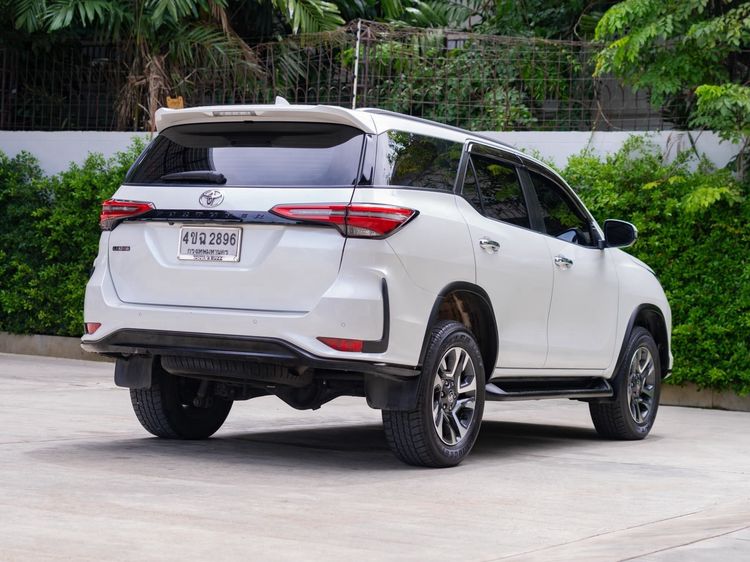 Toyota Fortuner 2023 2.4 Leader G Utility-car ดีเซล ไม่ติดแก๊ส เกียร์อัตโนมัติ ขาว รูปที่ 4
