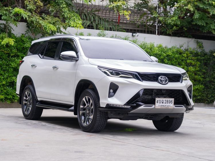 Toyota Fortuner 2023 2.4 Leader G Utility-car ดีเซล ไม่ติดแก๊ส เกียร์อัตโนมัติ ขาว